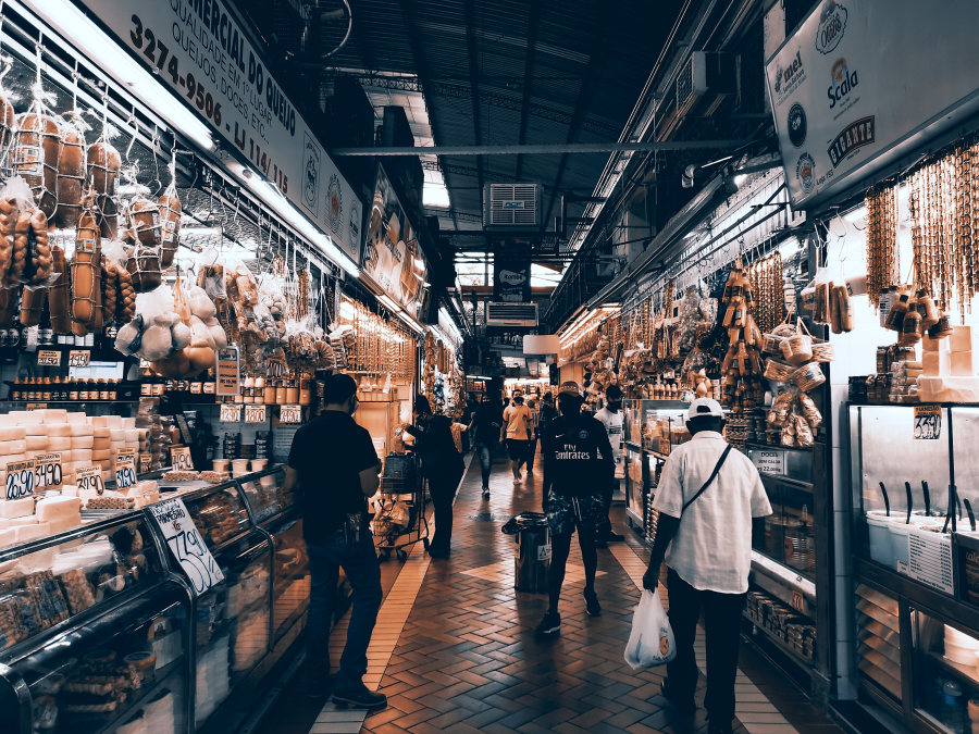 Comment réaliser une analyse concurrentielle grande distribution efficace ?