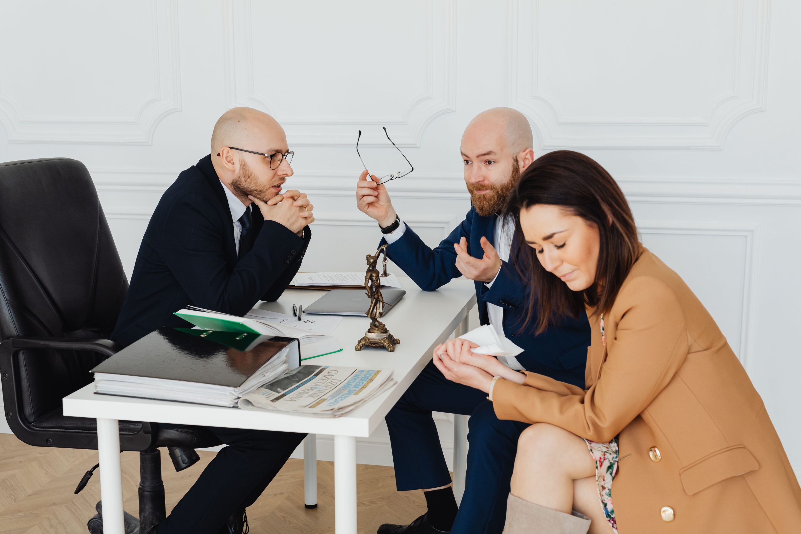 Avocats médiateurs lors d'une réunion tendue