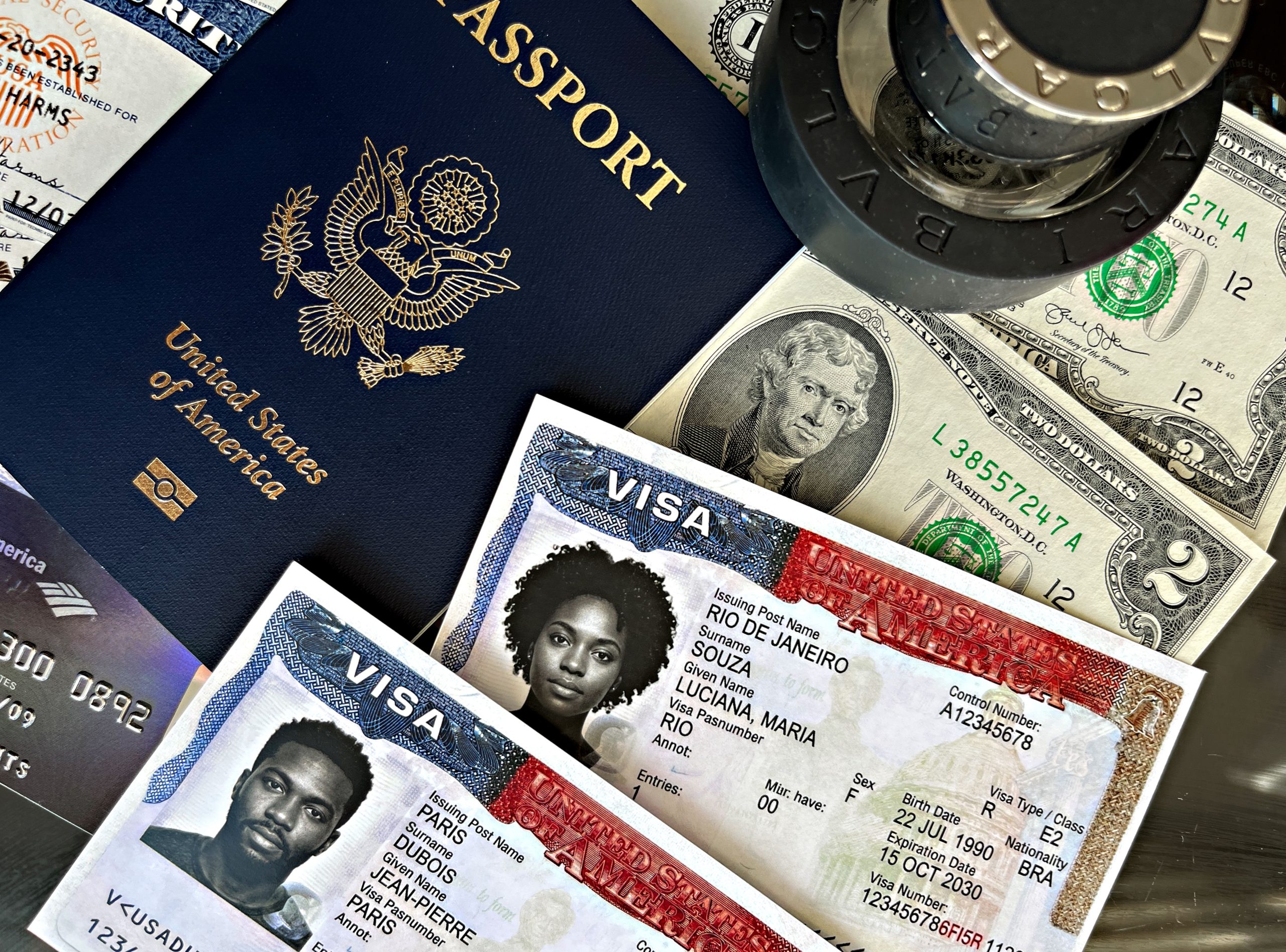 Passeport américain avec visa documents et timbres douaniers