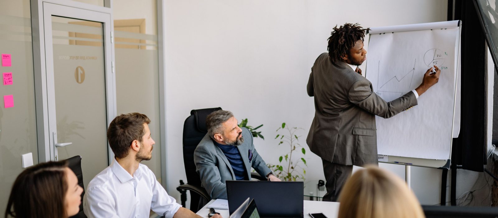 Comment organiser un séminaire en France sans mauvaise surprise ?