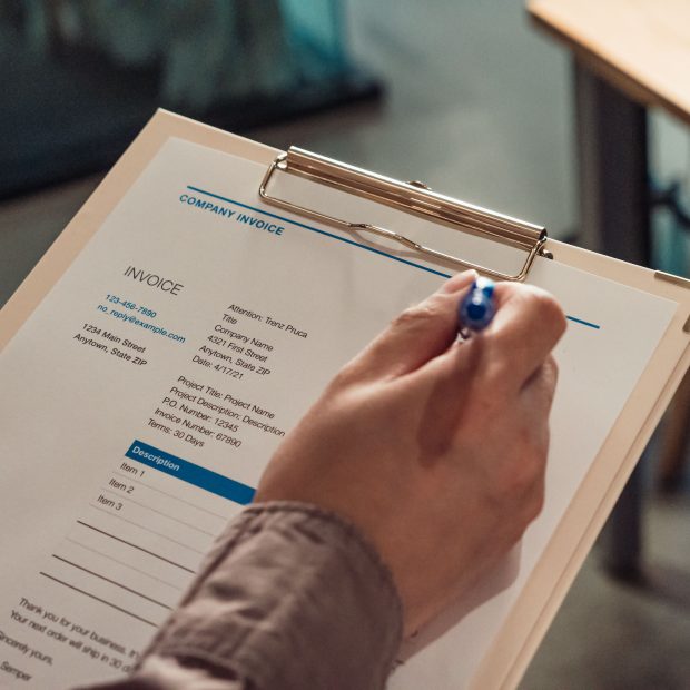 Comment faire une facture d&rsquo;acompte correctement ?
