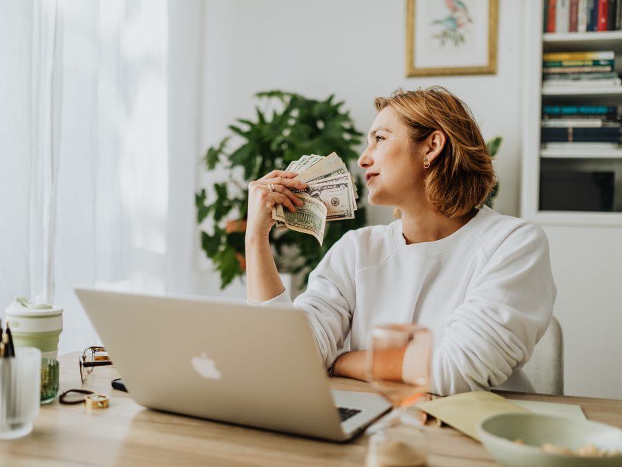 Comment se faire un complément de salaire sans se ruiner en temps ?